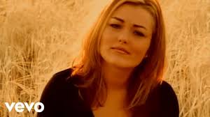 La Oreja De Van Gogh Cuentame Al Oido Video Version Oido Videos Banda Videos