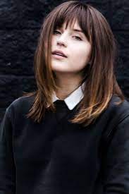 50 Awesome Full Fringe Hairstyle Ideas For Medium Hair Https Fasbest Com 50 Awesome Full Fri Cheveux Mi Long Cheveux Jusqu Aux Epaules Coupe De Cheveux Moyen