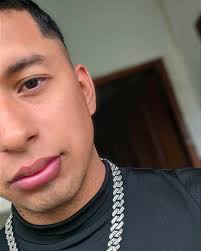 Ronald Antelo's Instagram, Twitter & Facebook