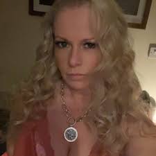 Im looking for recommendations for eyebrow waxing/shaping. It's for my  daughter (who's 11) and she's never had them done before, they just need  tidying up 😊 TIA