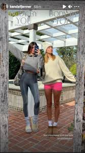 Kendall Jenner Wears Shiny Leggings And Slides For Workout Footwear News We all know that kendall jenner is a freakin' style icon, right? footwear news