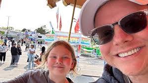 Lori Lepp's Instagram, Twitter & Facebook