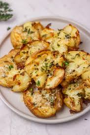 Garlic Butter Smashed Potatoes The Dinner Bite