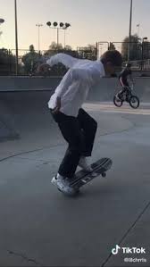 Den ollie sollte man als allererstes können, damit die anderen tricks einfacher fallen. 427 Planche A Roulette Ideas In 2021 Skate Skateboarding Tricks Skateboard Girl