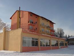 Cet hôtel se situe tout proche de la gare (à uniquement 0,5 kilomètres à vol d'oiseau). Hotel Dusan Si Fiul 2 Semenic Romania Oferta Cazare