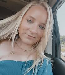 Courtney Hannah's Instagram, Twitter & Facebook