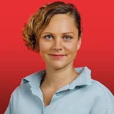 Alex Dill's Instagram, Twitter & Facebook