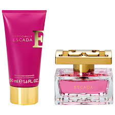 Pear, ambrette seed, rose heart, ylang ylang, vanilla, patchouli and musk. Escada Especially Escada Duftset 1 0 St Von Douglas Ansehen