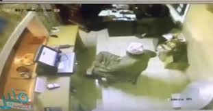 شاهد إطلاق نار على موظف كاشير في حي السويدي بالرياض صحيفة منبر الإلكترونية