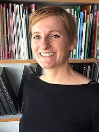 Meerkat Mail: Book and CD Pack : Gravett, Emily, Sessions, John: Amazon.in:  Books