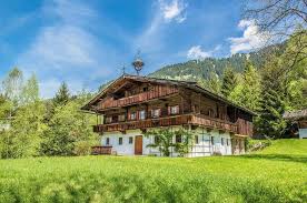 Back To The Roots The Original In The Heart Of Tirol Views Of The Altes Landhaus Bauernhaus Landliche Hauser