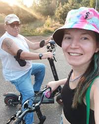 3 декабря не стало папы. Прошло уже чуть больше недели, а я все никак не  могу к этому привыкнуть. Мама позвонила поздно ночью, я уже спала (было +4  к нашему времени). Папы