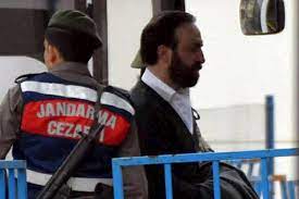 Mahkemeye çıkarılan can gürkan, genel müdür ramazan doğru, i̇şletme müdürü akın çelik, maden mühendisleri yalçın erdoğan, ertan ersoy, vardiya amirleri. Soma Maden Katliami Davasinda Can Gurkan A Odul Gibi Tahliye Karari Evrensel