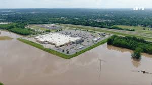 Hours may change under current circumstances Matt Standridge On Twitter Sunday Flooding Update View Over The Arkansas River Between Fort Smith And Van Buren As Well As Around The Walmart Off Kelley Hwy Https T Co 8kshgq5fxj