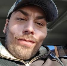 Is the trials chest bugged or something??? I managed to get 2 3 win streaks  and the final chest didn't even get me an adept...