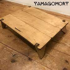 湘南発インディーズ系ローカルアウトドアガレージブランド yamagomory のソロテーブルです 自身のオリジナルブランドです 700gと軽量でバックパックにコンパクトに収納できます 山やツーリングに如何でしょうか ラーチ合板で製作し 全面をブライワックスで仕上げ