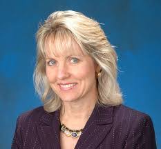 Laura Pare's Instagram, Twitter & Facebook