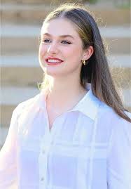 Princess Leonor Crossed Leg