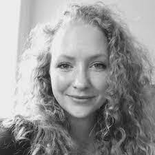 Karen Riser's Instagram, Twitter & Facebook