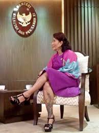 Pada awal dibentuk kabinet kerja trisakti, presiden joko widodo cukup menggemparkan negara dengan memilih susi pudjiastuti. Gaul Bertato Foto Foto Menteri Susi Sang Kartini Modern M Kapanlagi Com
