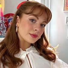 Elsa Grace's Instagram, Twitter & Facebook