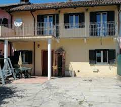 Residenziali in vendita (appartamenti, case, ville, ecc.) in zona tranquilla e verdeggiante, a metà strada tra il comune di crescentino e saluggia, in gradevole contesto residenziale, proponiamo villa indipendente tre lati, con giardino di pertinenza circostante e autorimessa di proprietà. Case In Vendita Da Privati Crescentino Casadaprivato It
