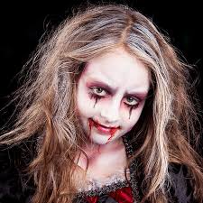 Dafür gibt es auch hexenmasken zu kaufen, doch besonders schön ist ein selbst geschminktes gruseliges. Vampir Schminkanleitung Fur Kinder