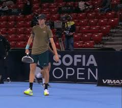 Jannik sinner is the first italian to win an atp tour singles title in 2020. Atp Sofia Jannik Sinner Sieht Unerbittlich Aus Und Besiegt Fucsovics In Zwei Satzen