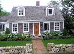 Great ideas for all of those ranch style homes that are crying for an pretty update. Design School Foundation Plantings