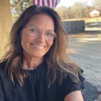 Shannon Goolsby's Instagram, Twitter & Facebook