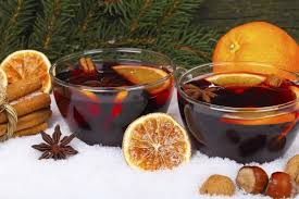 Vin Chaud De Noel Pour 2 P 1 Etoile De Badiane 1 2 Gousse De Vanille 2 Graines De Cardamone 2 Clous De Gi Vin Chaud Recette Vin Chaud Recettes De Cuisine
