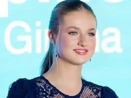 Ana Chi's Instagram, Twitter & Facebook