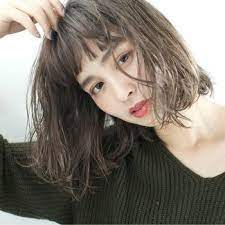 思い切ってカットするなら 大人の色香がただよう ボブスタイル はいかが キナリノ ボブパーマ 前髪あり ボブパーマ ヘアスタイル ボブ