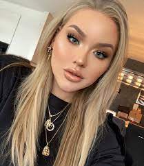 Nikkie de jager, better known as nikkietutorials, said she decided to come out after blackmail threats. Who Is Nikkie De Jager Youtube Star Behind Nikkietutorials