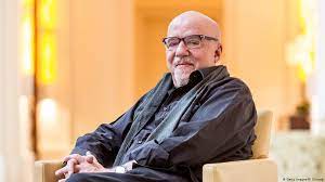 I always knew, he says, that my personal legend, to use a term from alchemy, was to write. he was 38 when he published his first book. Bestseller Autor Paulo Coelho Zum 70 Bucher Dw 24 08 2017