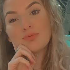 Vivian Albrecht's Instagram, Twitter & Facebook