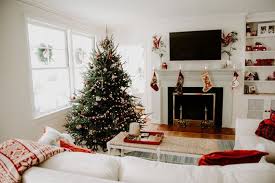 Festive Christmas Nursery Decor Une Maison Decoree Pour Noel Et Les Fetes Maison Decoree Pour Noel Idee Deco Noel Ambiance Noel