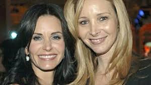 Lisa Kudrow and Courteney Cox, BFF.