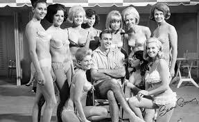 Последние твиты от sean connery day (@seanconneryday). Hd Wallpaper Young Sean Connery Women S White String Bikini Vintage Group Of People Wallpaper Flare