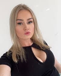 Kassi Collins's Instagram, Twitter & Facebook