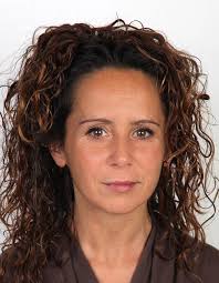 I nostri candidati: MARIATERESA BUSCARINO Sono Mariateresa Buscarino, ho 44  anni e lavoro da 20 anni come assistente sociale nell'ambito dell'area  minorile del Comune di Torino (tutela dei minori e sostegno alla