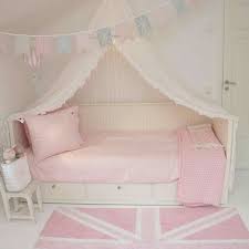 Madchen Zimmer In Rosa Weiss Bett Von Ikea Zimmer Kinder Zimmer Madchenzimmer