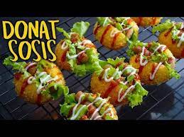 Cara Mudah Membuat Donat Sosis Crispy Tanpa Mixer Youtube In 2021 Makanan Estetika Makanan Dan Minuman Resep Makanan