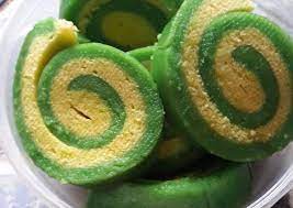 Assalamualikum jumpa lagi yc di channel resep bunda tika kali ini saya akan berbagi resep bolu gulung selai nanas super. Cara Gampang Menyiapkan Kue Kukus Gulung Roti Tawar Yang Enak Banget Kreasi Masakan