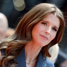 Ballerina Farm Influencer Hannah Neeleman Says She Doesn't “Identify” as a  Trad Wife