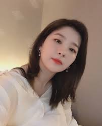 Top the pan with a rich buttercream frosting. Seulgi Red Velvet And Kpop Image 6868559 On Favim Com