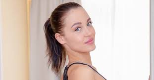 Порноактриса кристина лисина покончила с собой несколько лет брюнетка занималась тем, что снималась в фильмах и роликах для взрослых. R724 43ziur61m