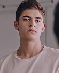 A tortured and damaged soul with a complex past, hardin was sent to america by his mother to attend university in the hopes a change of scenery would rehabilitate her troubled son. Hardin Scott After Movie Hero Fiennes Tiffin Hardin Hardinscott Hero Herofiennestiffin Aftermovie After Hessa Herosphi Hero Movie Hot Hero Hardin Scott