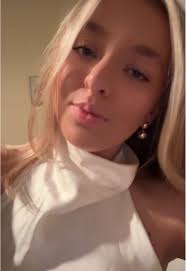 Elle Houston (@elenorehou)