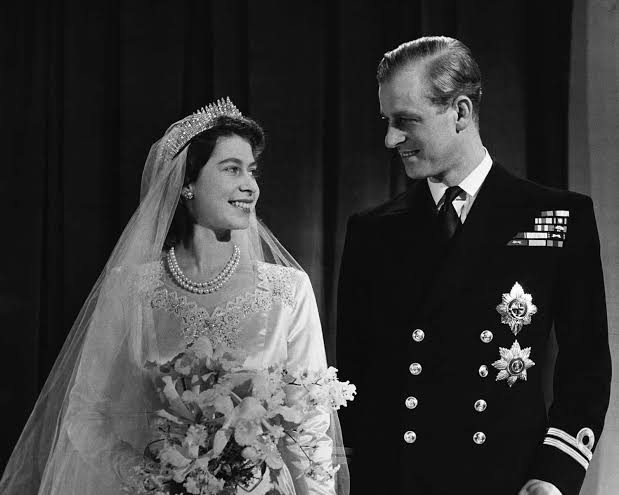 All About Queen Elizabeth's $6.7 Million Wedding Tiara (That Broke the  Morning Of)